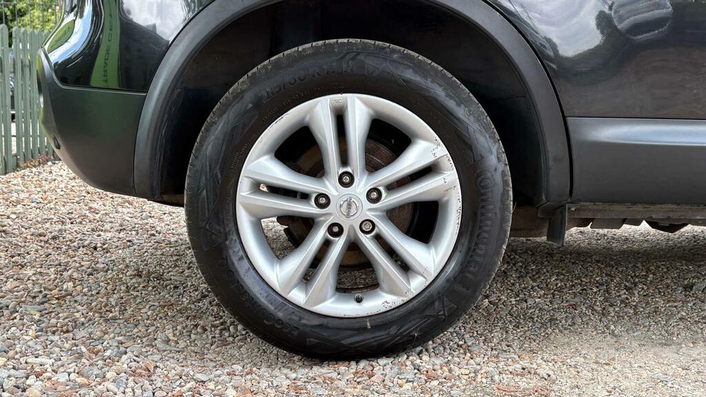 Nissan Qashqai Hatchback White #25