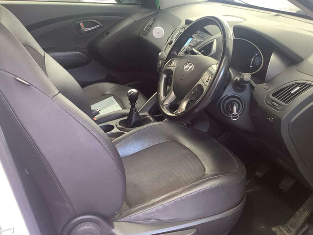 Hyundai Ix35 Se White #3