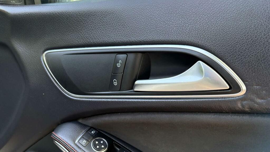 Mercedes-Benz CLA Class 2.1 Cla220 Cdi  #33