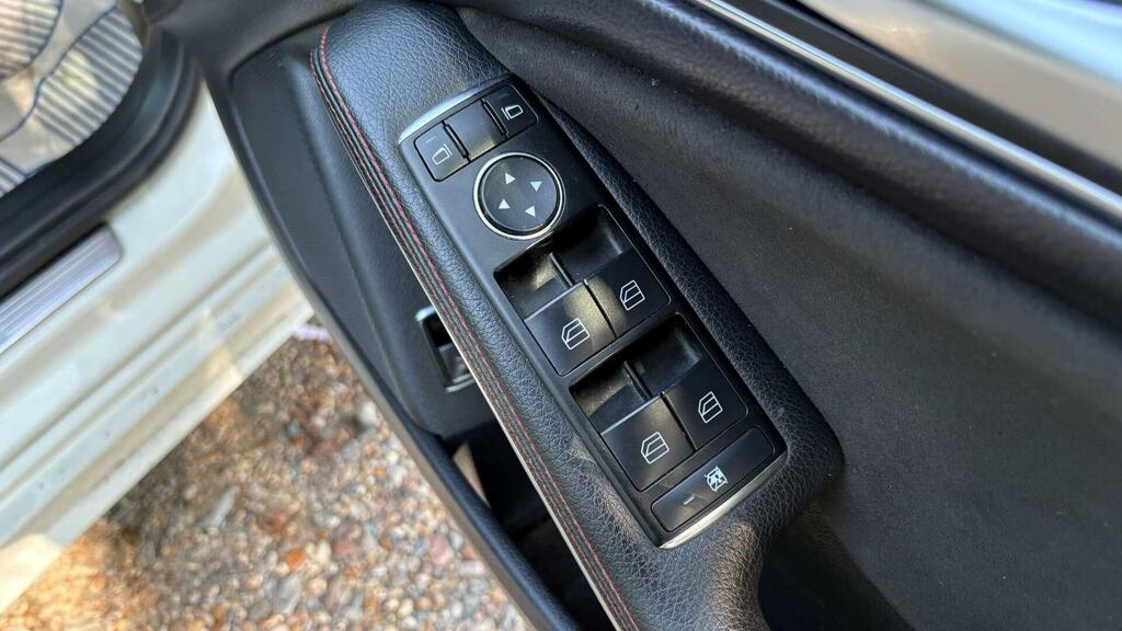 Mercedes-Benz CLA Class 2.1 Cla220 Cdi  #32