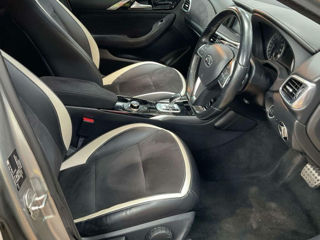 Infiniti Q30 Sport Silver #3