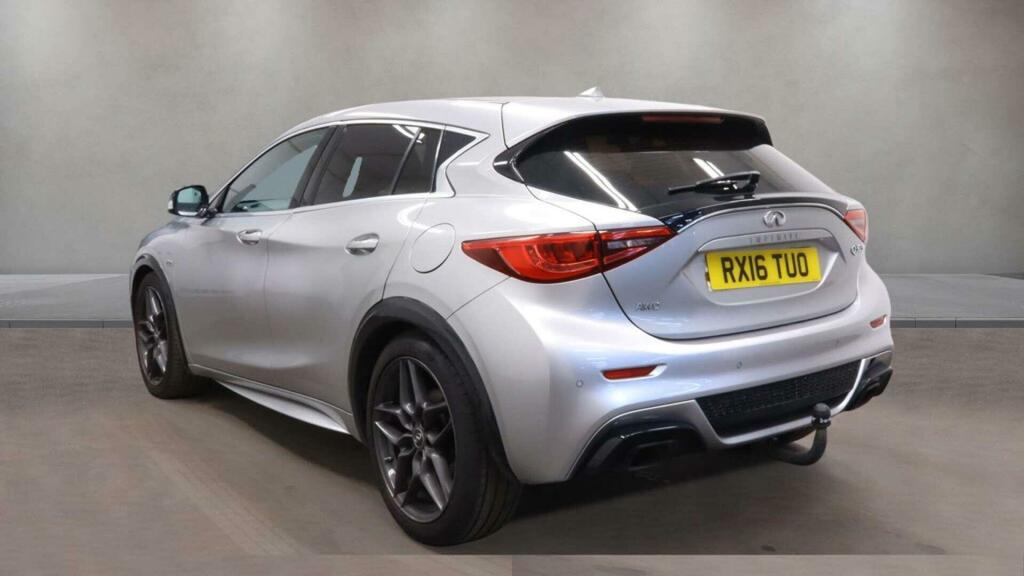 Infiniti Q30 Sport Silver #6