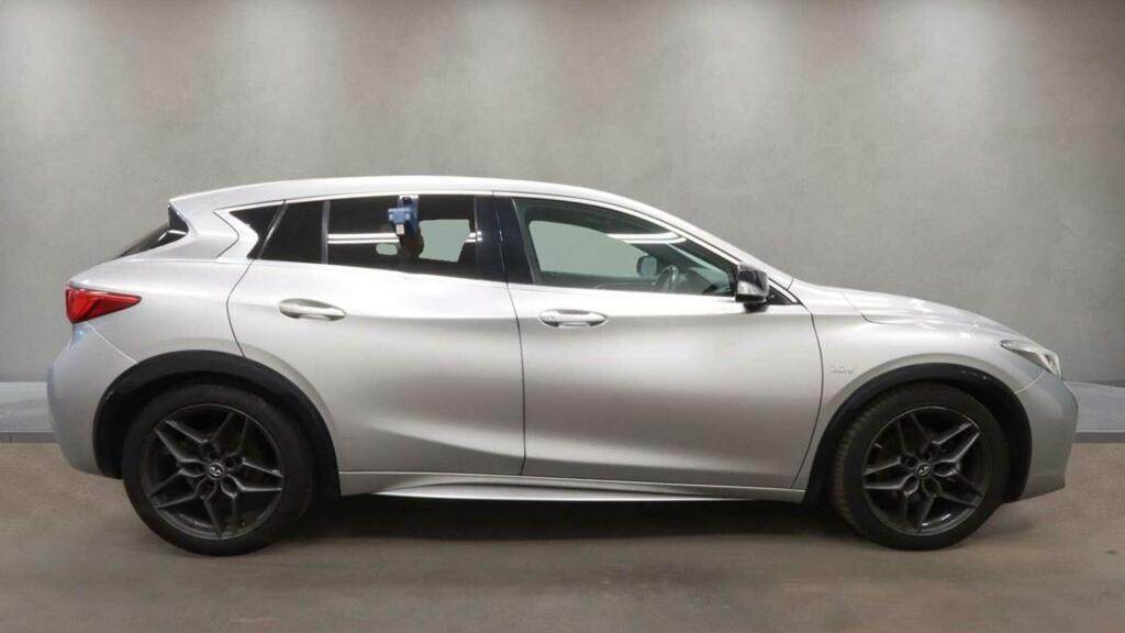 Infiniti Q30 Premium D 168 Grey #9
