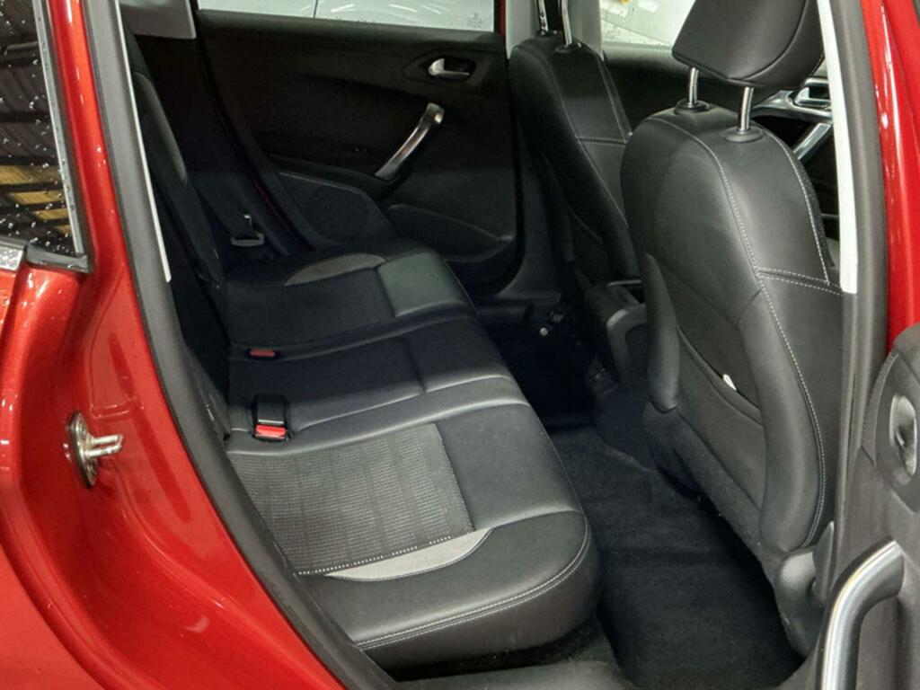 Peugeot 2008 Allure Red #4