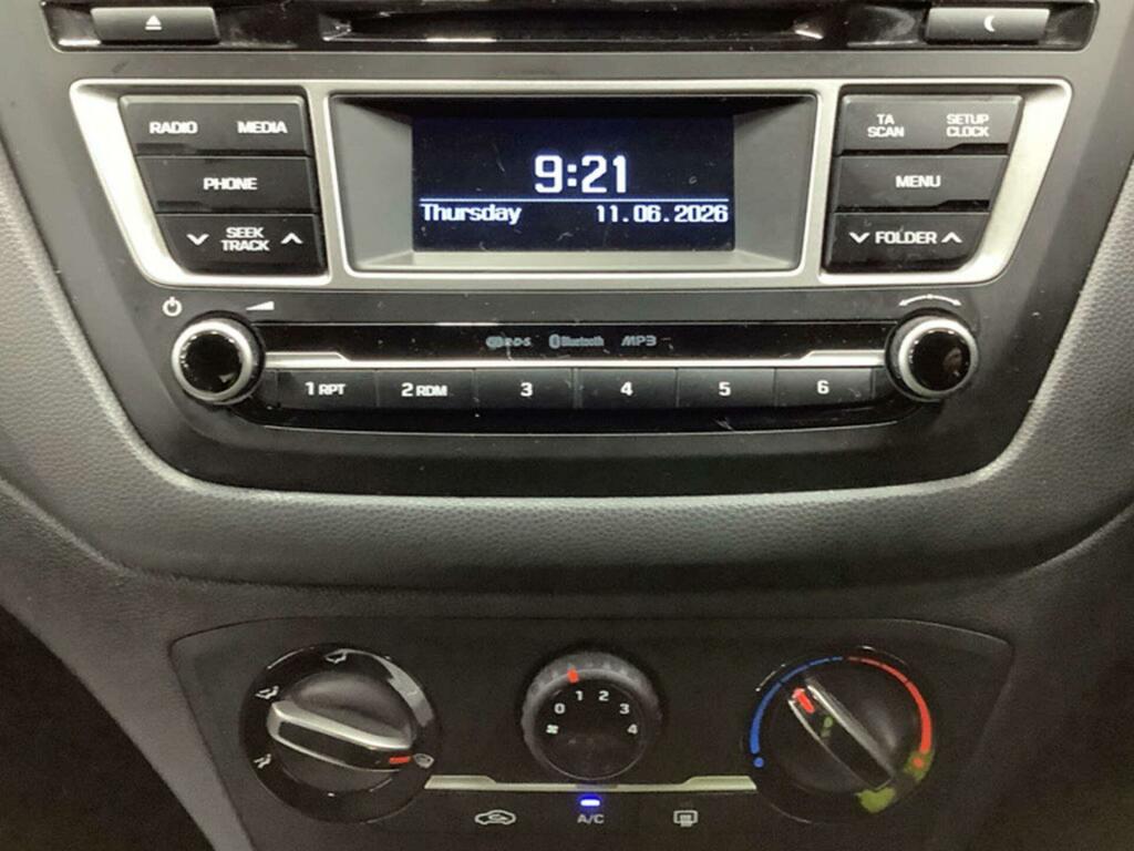 Hyundai I20 Se White #2