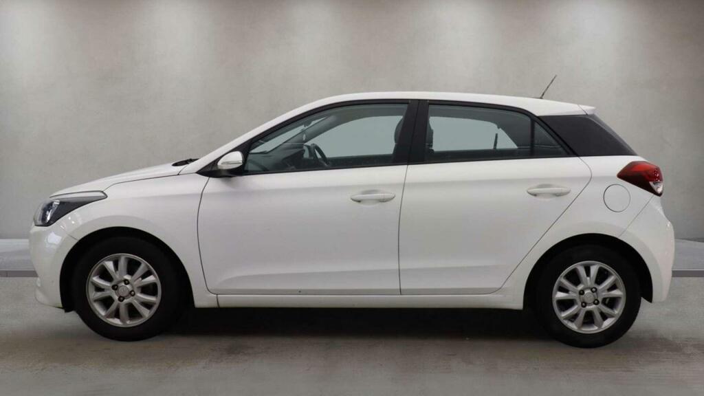 Hyundai I20 Hatchback Red #10