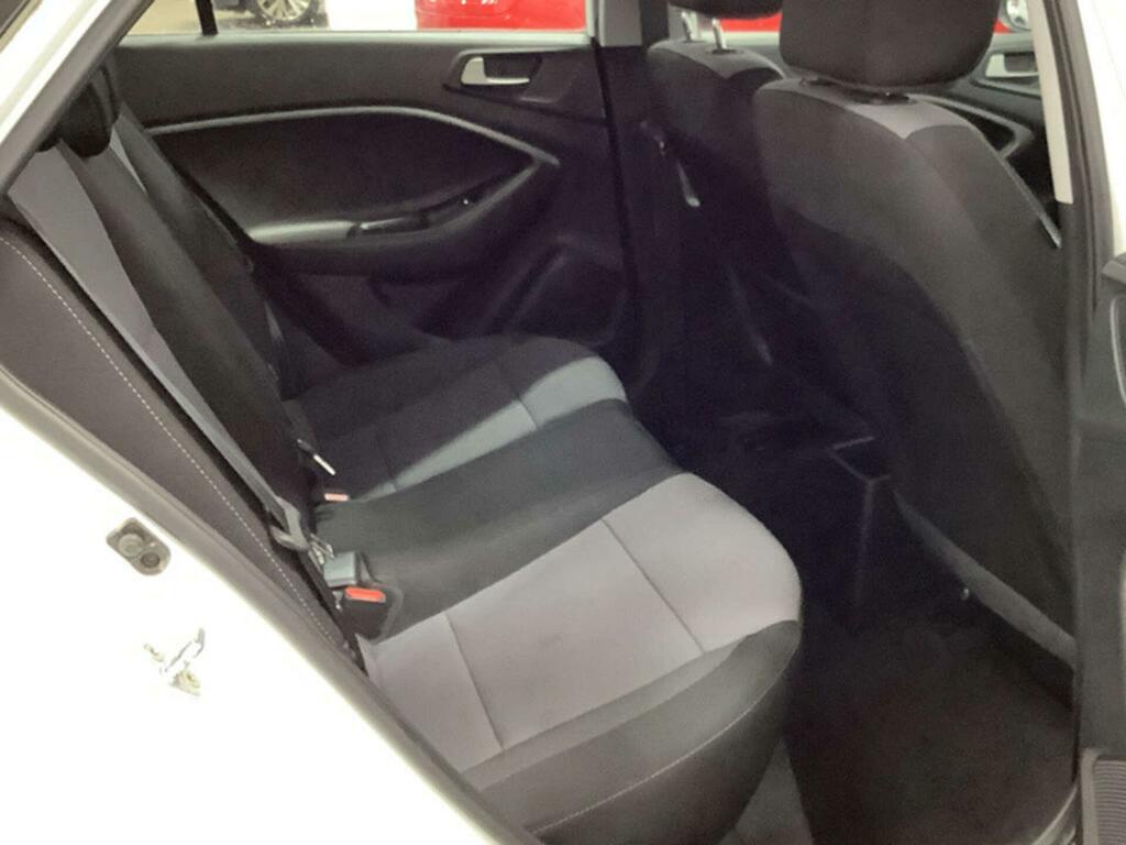 Hyundai Tucson Se Nav White #4