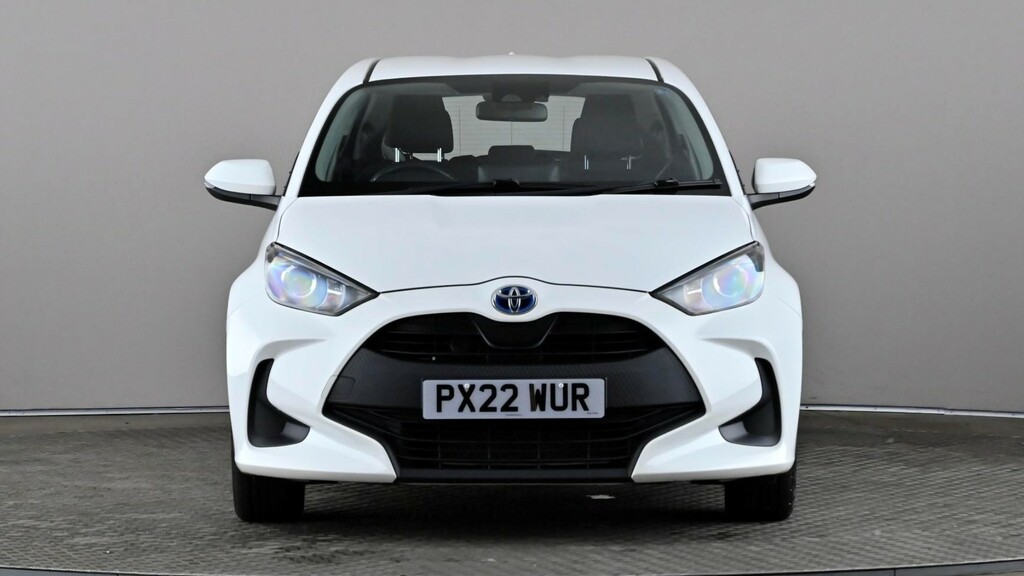 Toyota Yaris 1.5 Hybrid Icon Cvt PX22WUR White #2