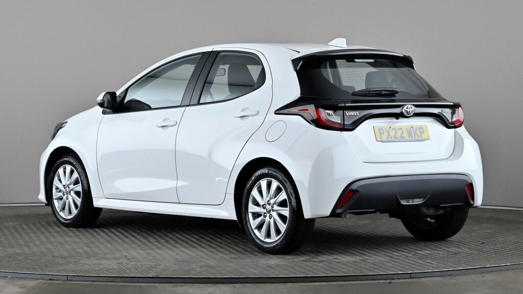 Toyota Yaris 1.5 Hybrid Icon Cvt PX22WKP White #4