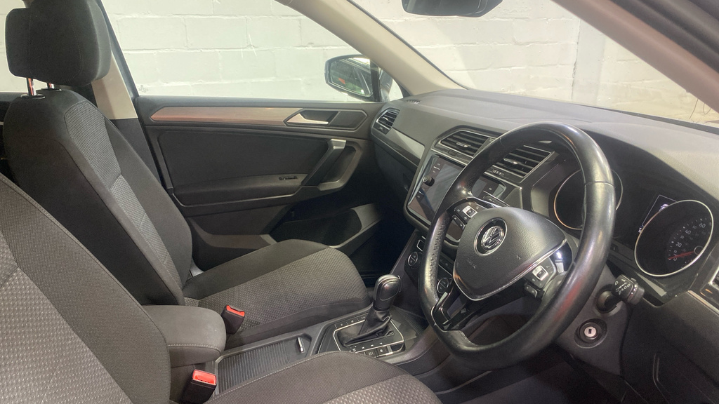 Volkswagen Tiguan Allspace 1.5 Tsi Evo Match Dsg 7 Seats Grey #4