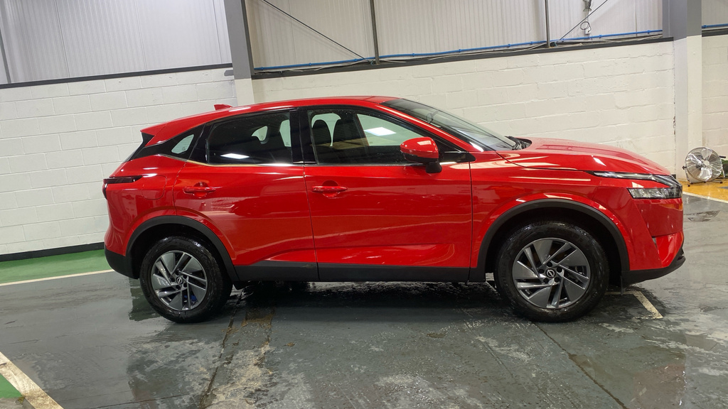 Nissan Qashqai 1.3 Dig-t Mh Acenta Premium DS23CPE Red #2