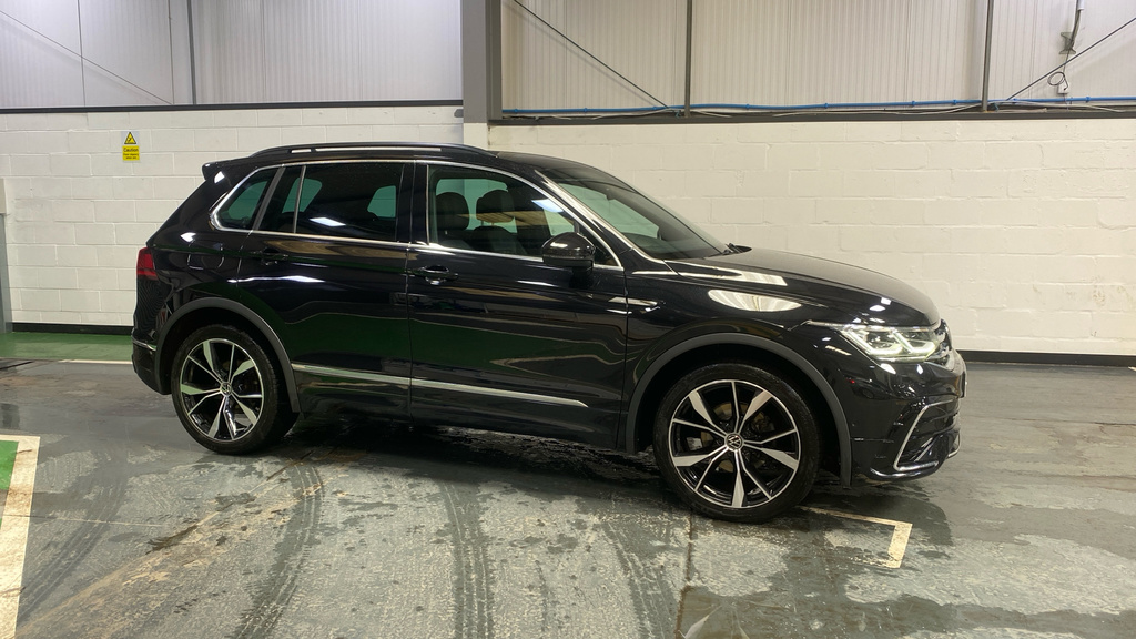 Volkswagen Tiguan 1.5 Tsi 150 R-line Dsg YD23NUK Black #3