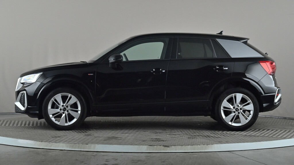Audi Q2 35 Tfsi S Line S Tronic LY73AZV Black #5