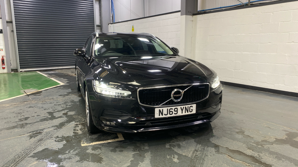 Volvo V90 2.0 T4 Momentum Plus Geartronic Black #2