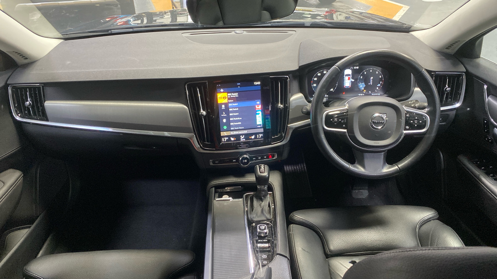 Volvo V90 2.0 T4 Momentum Plus Geartronic Black #4