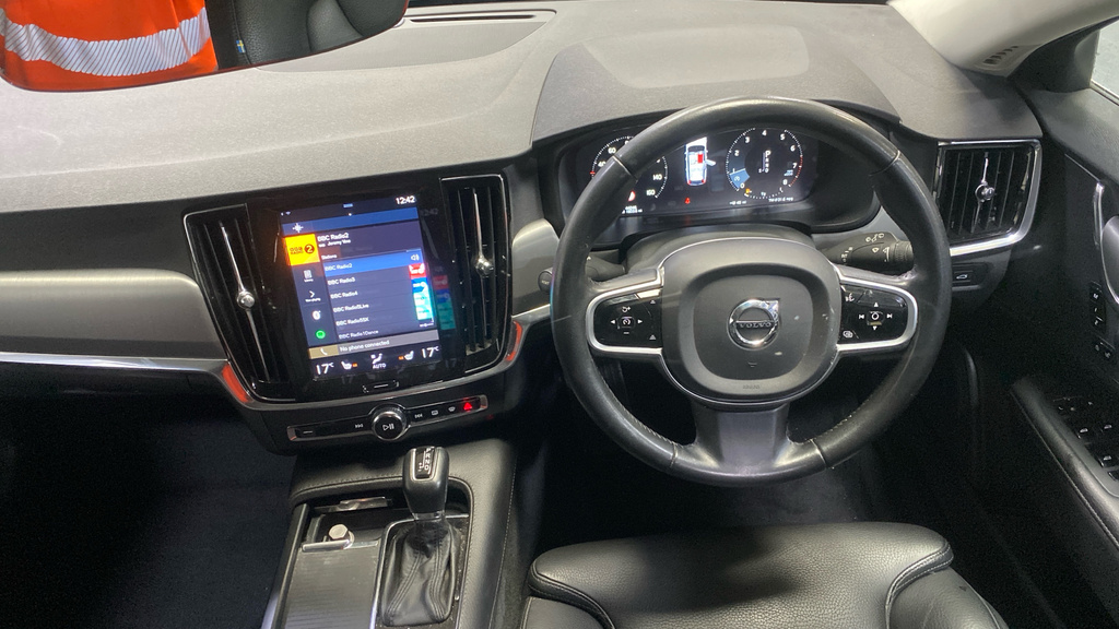 Volvo V90 2.0 T4 Momentum Plus Geartronic Black #5