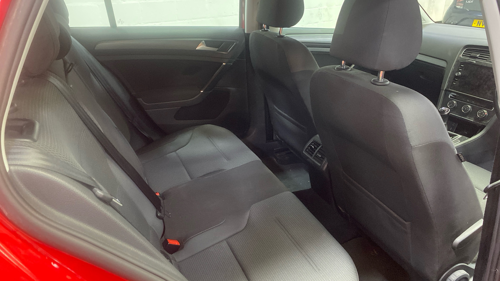Volkswagen Golf 1.6 Tdi Se Nav RV18MYT Red #4