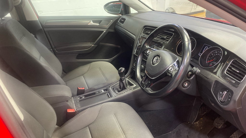 Volkswagen Golf 1.6 Tdi Se Nav RV18MYT Red #3