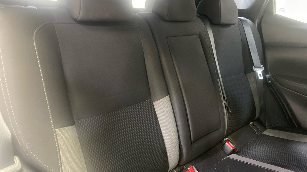 Nissan Qashqai 1.3 Dig-t Acenta Premium OGZ5762 White #6