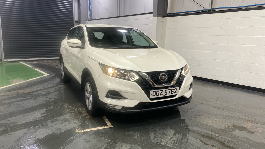 Nissan Qashqai 1.3 Dig-t Acenta Premium OGZ5762 White #2