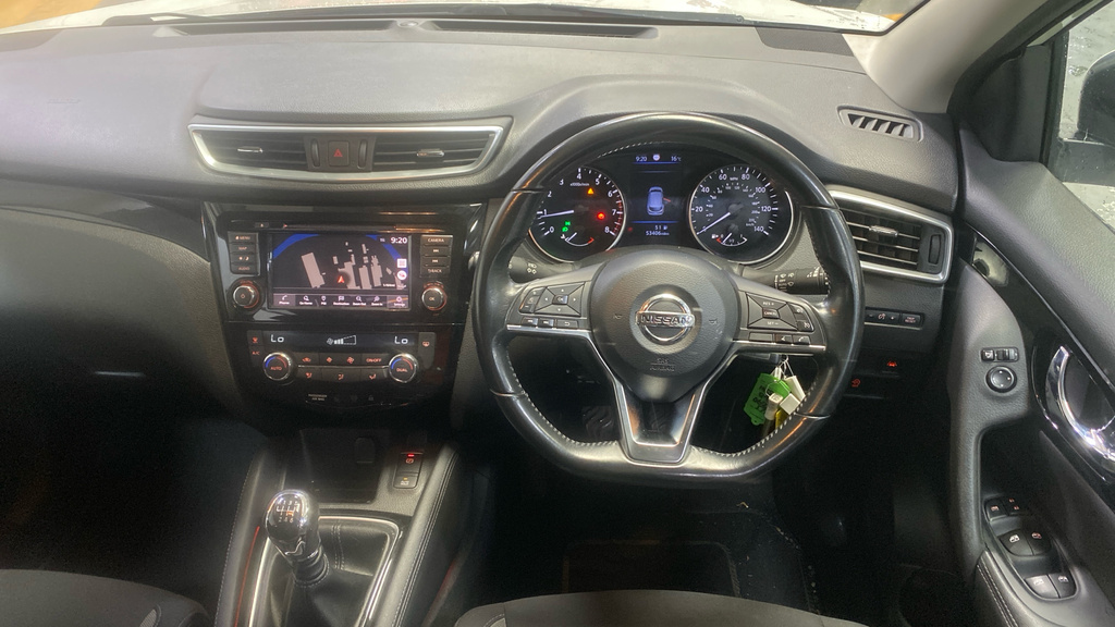 Nissan Qashqai 1.3 Dig-t Acenta Premium OGZ5762 White #5