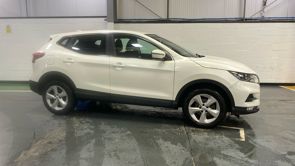 Nissan Qashqai 1.3 Dig-t Acenta Premium OGZ5762 White #3