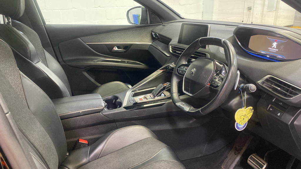 Peugeot 5008 1.5 Bluehdi Gt Line Premium Eat8 7 Seats Black #4