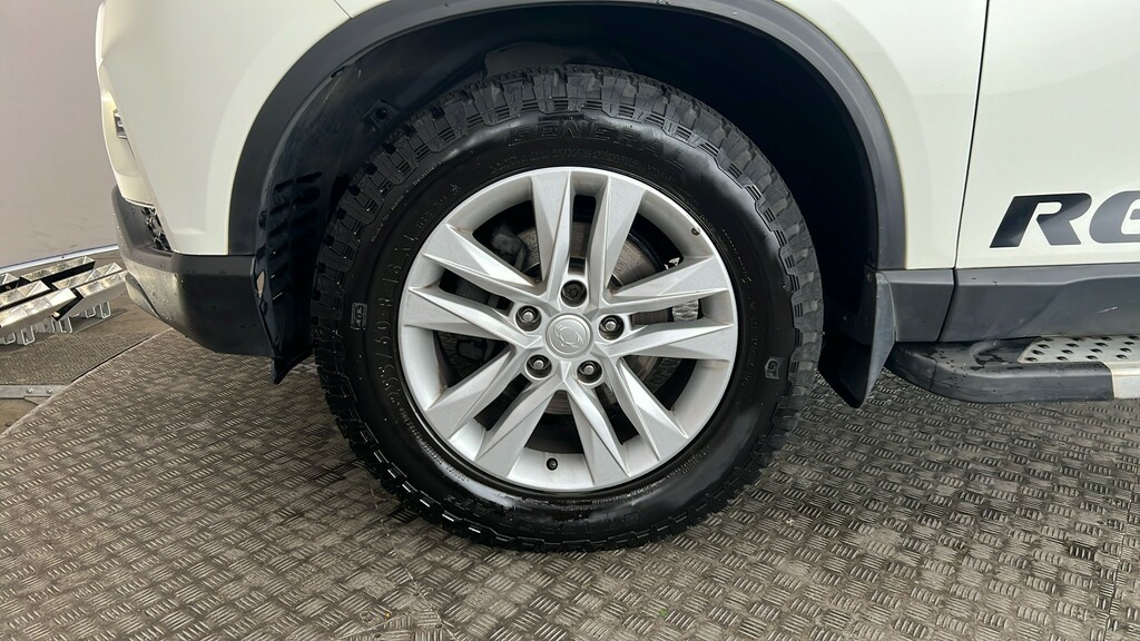 SsangYong Musso White #19