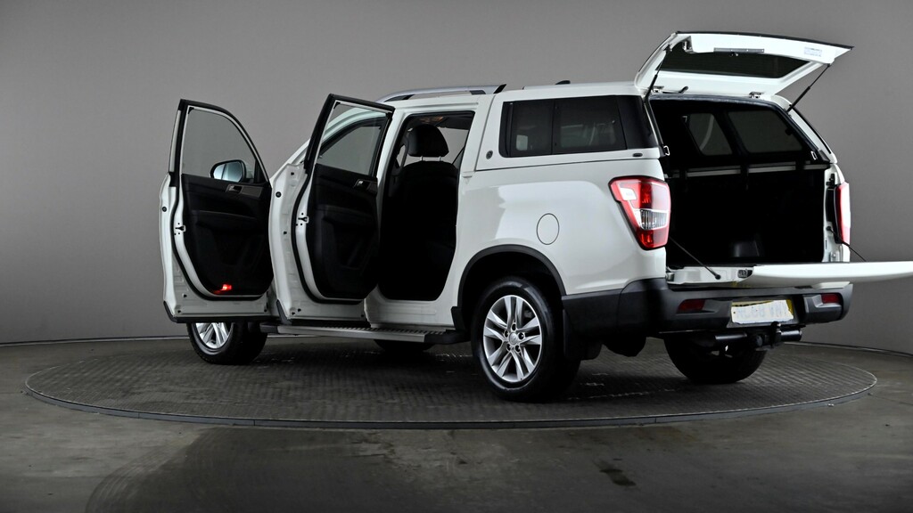 SsangYong Musso White #10