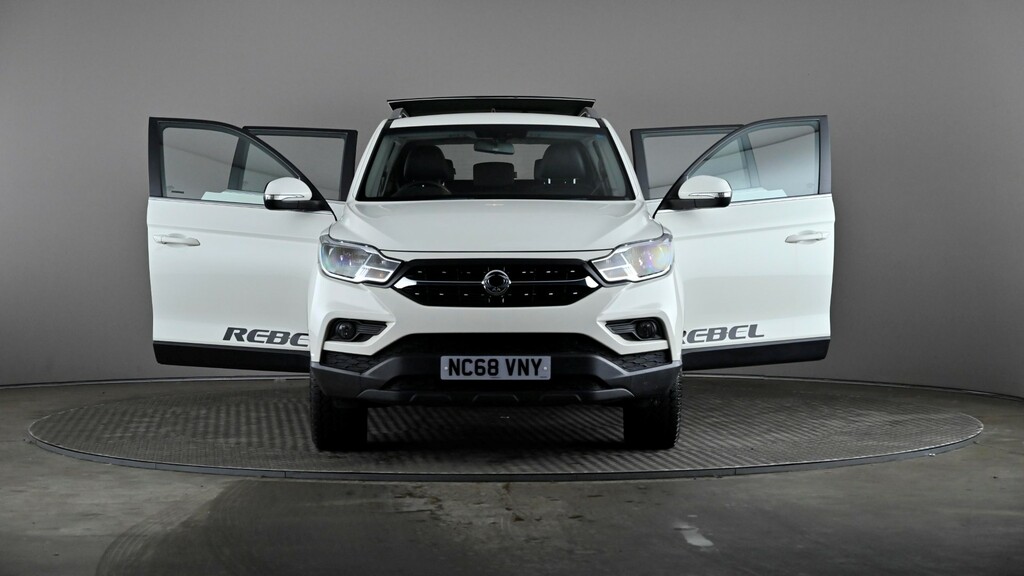 SsangYong Musso White #8