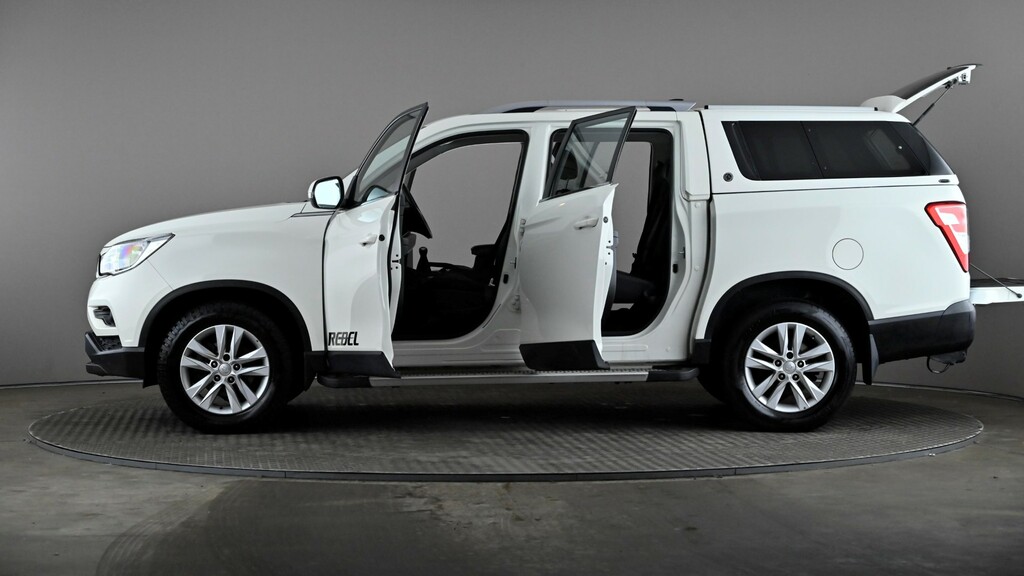 SsangYong Musso White #9