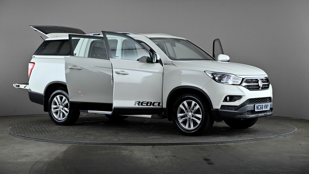 SsangYong Musso White #7