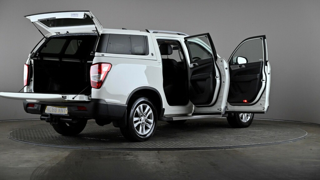 SsangYong Musso White #12