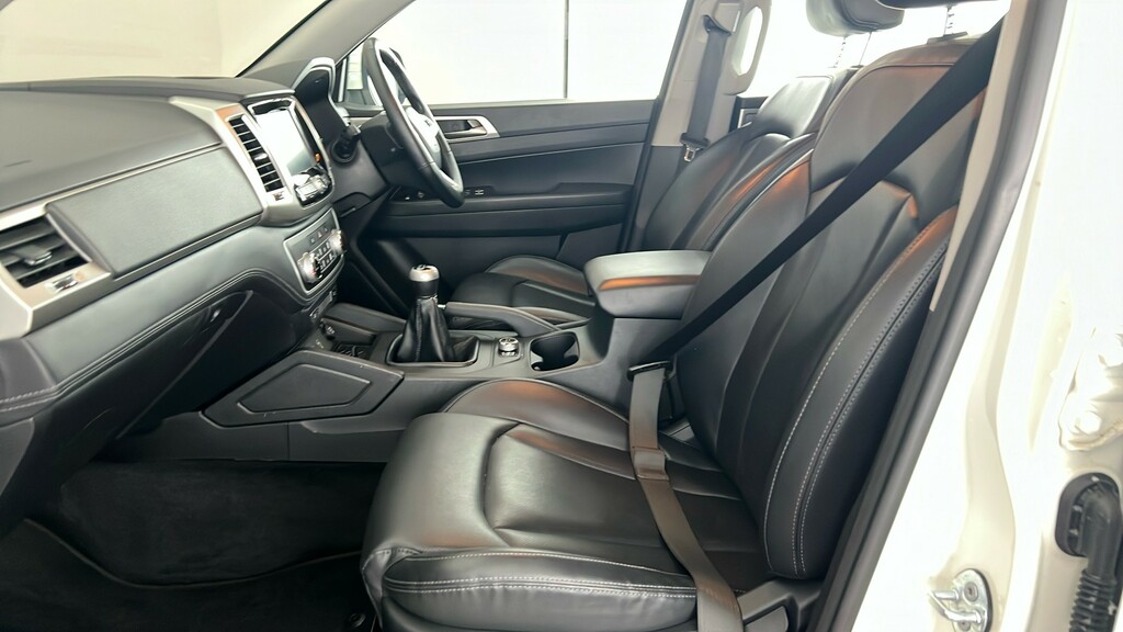SsangYong Musso White #17