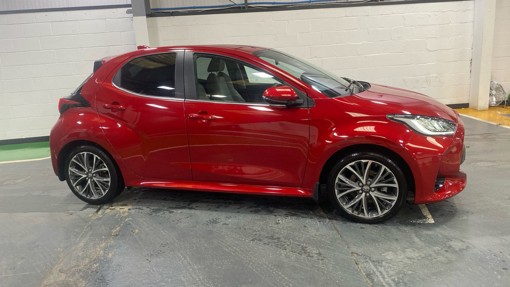 Toyota Yaris 1.5 Hybrid Excel Cvt HY23UVS Red #2
