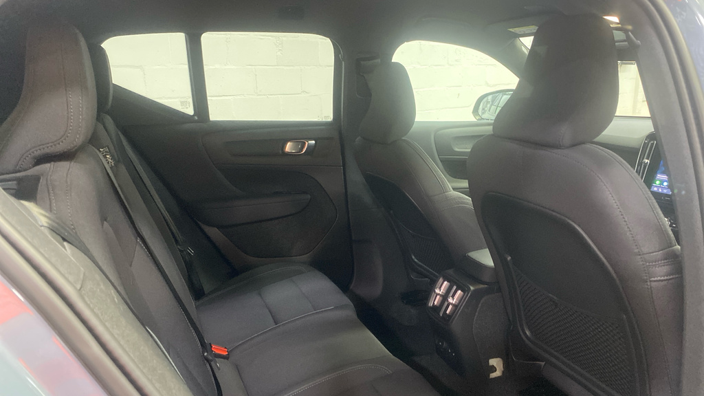 Volvo XC40 170Kw Recharge Plus 69Kwh CF23EUU Grey #5