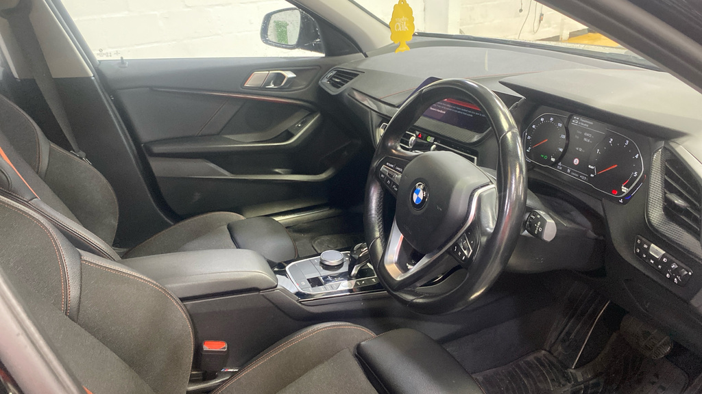 BMW 1 Series 116D Sport Step LG20LPE Black #4
