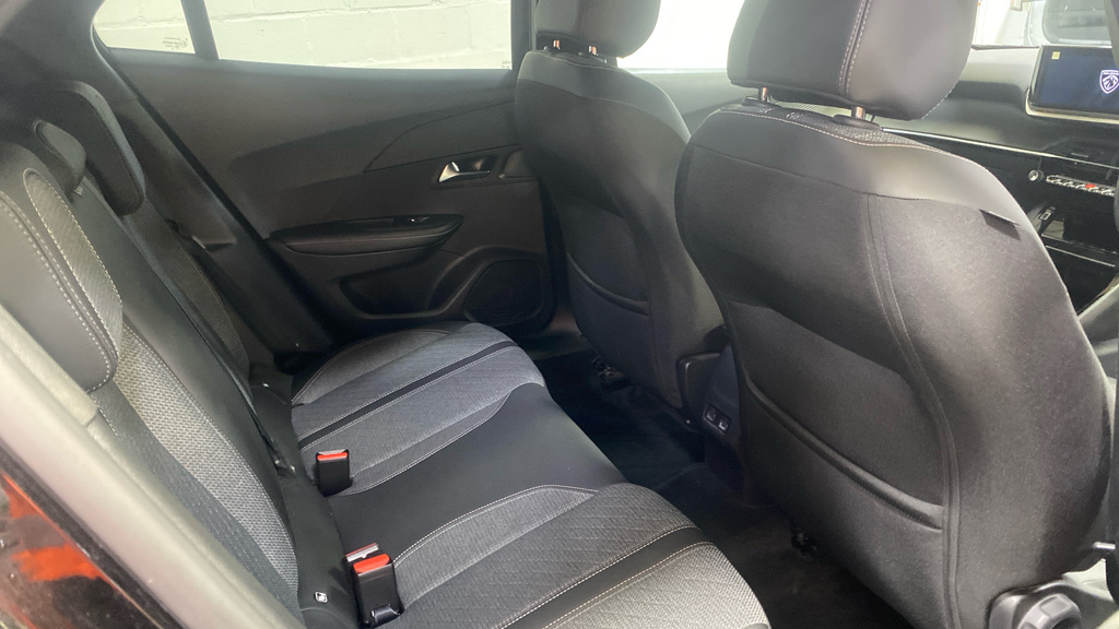 Peugeot 2008 1.2 Puretech 130 Allure Black #5
