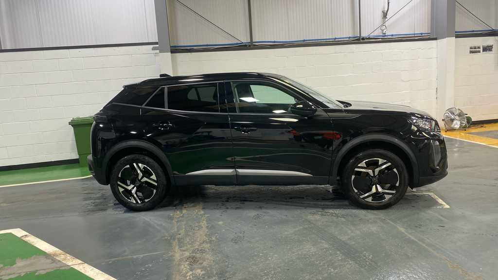 Peugeot 2008 1.2 Puretech 130 Allure Eat8 Black #2