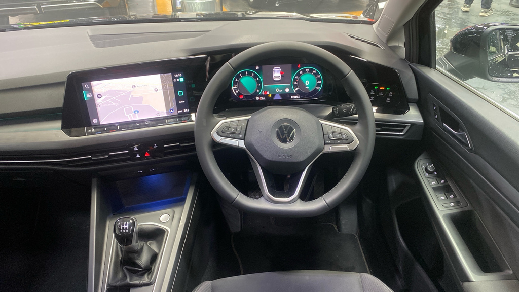Volkswagen Golf 1.5 Tsi 150 Style AV22HMH Black #5