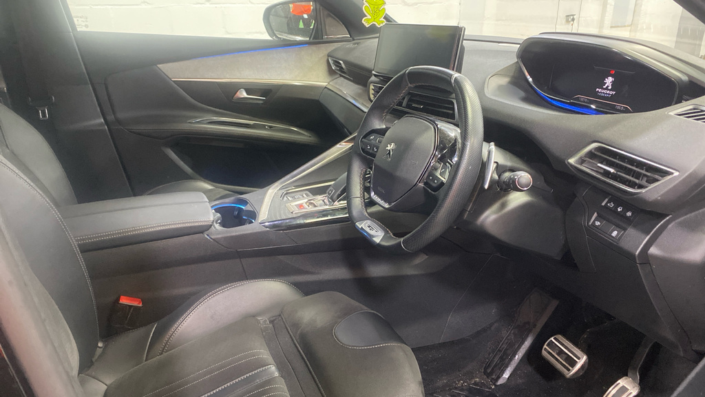 Peugeot 3008 1.2 Puretech Gt Premium Eat8 Black #4