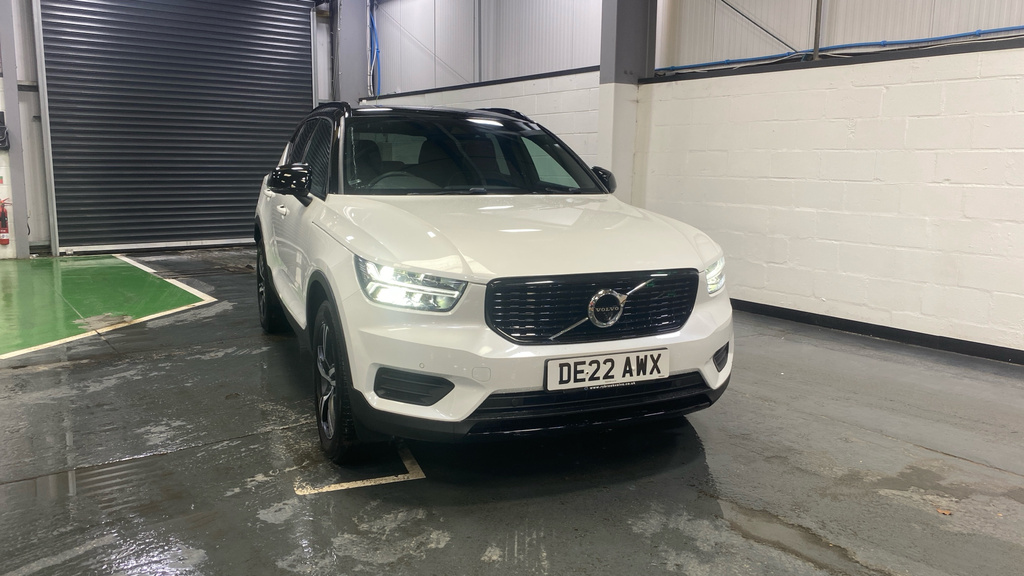 Volvo XC40 1.5 T3 163 R Design White #2