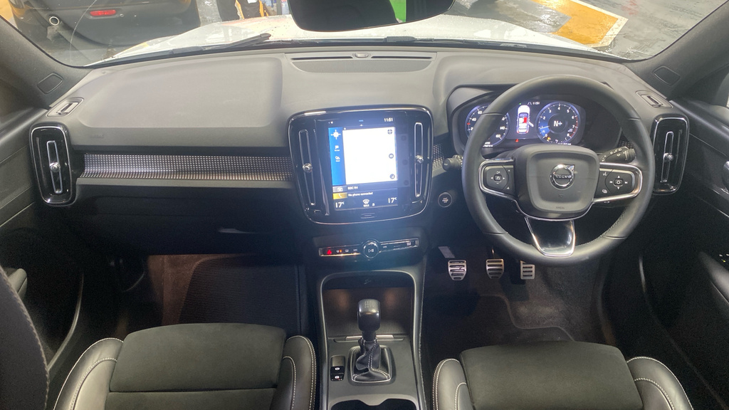 Volvo XC40 1.5 T3 163 R Design White #4