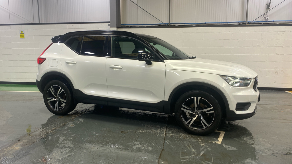Volvo XC40 1.5 T3 163 R Design White #3