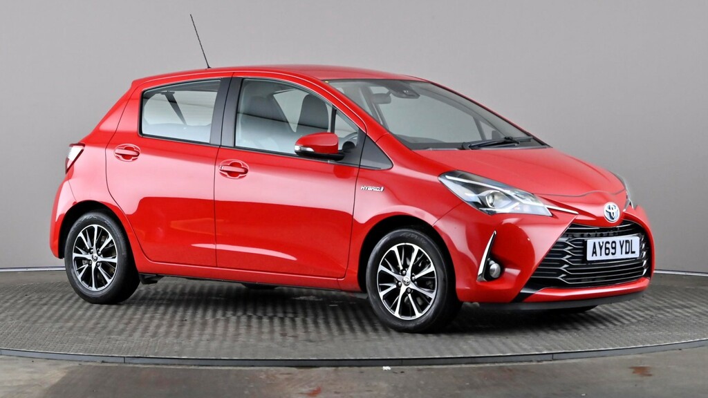 Toyota Yaris 1.5 Hybrid Icon Tech Cvt Red