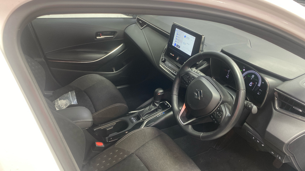 Suzuki Swace 1.8 Hybrid Ultra Cvt White #4