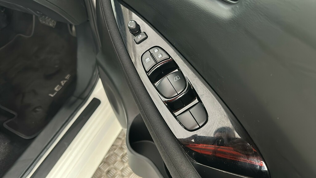 Nissan Leaf 110Kw Tekna 39Kwh Black #33