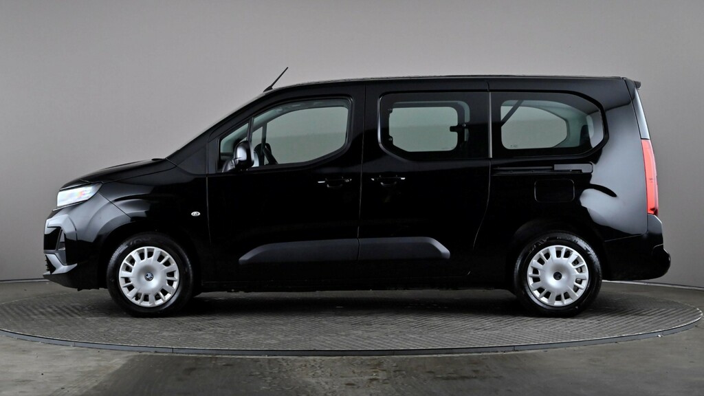 Vauxhall Combo-e Life 100Kw Design XL 52Kwh 7 Seat Black #3