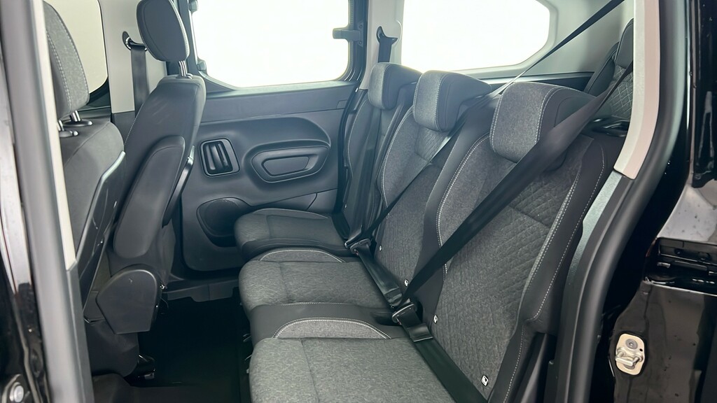 Vauxhall Combo-e Life 52Kwh Ultimate 7.4Kw Charger Blue #18