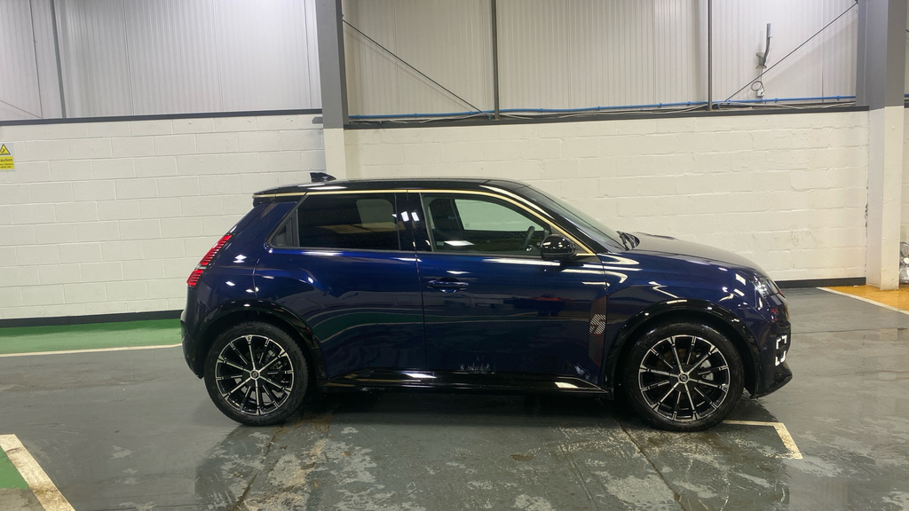 Renault 5 E-Tech Comfort Range 52Kwh Iconic Five Black #3